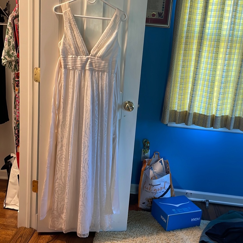 Beautiful white bcbg maxi dress